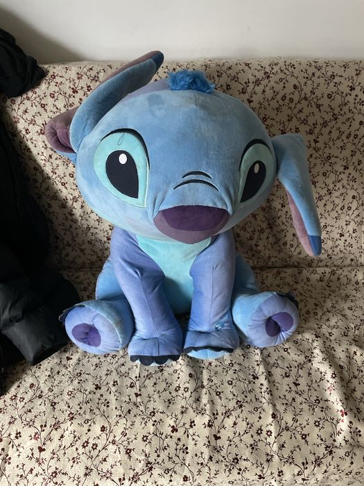 Stitch in confiti bine numai ca are niste pete cum sa jucat fetita