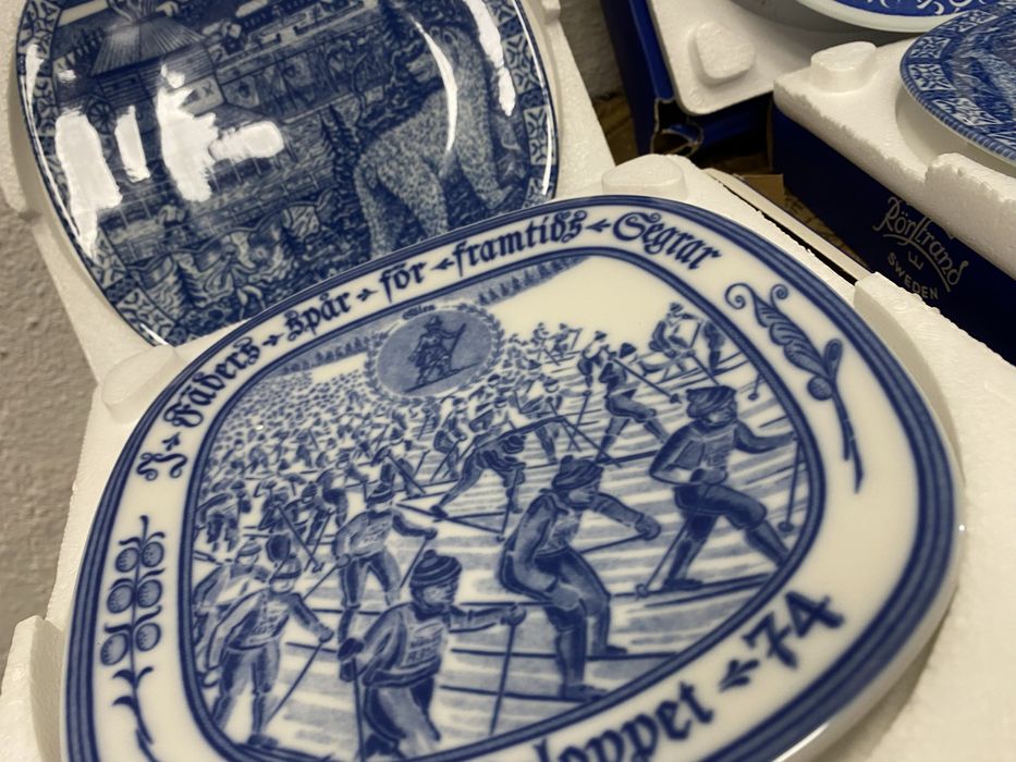 Шведски порцеланови пана за стена изрисувани ръчно