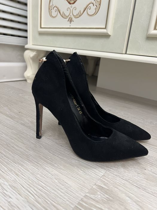 Женские туфли разные