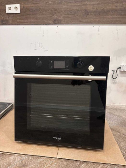 Продам духовой шкаф Hotpoint ARISTON FA2 544 JC BL HA (Электрический)