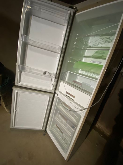 холодильник lg серый (silver)