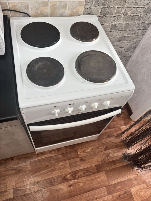 Продам электроплиту «Дарина»