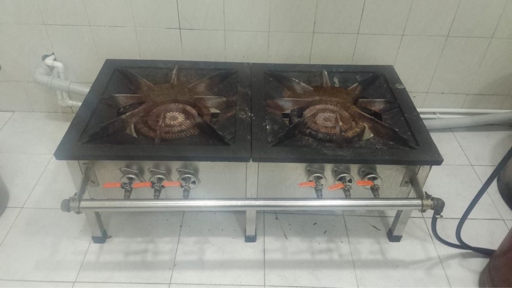 Продаю газовую плиту