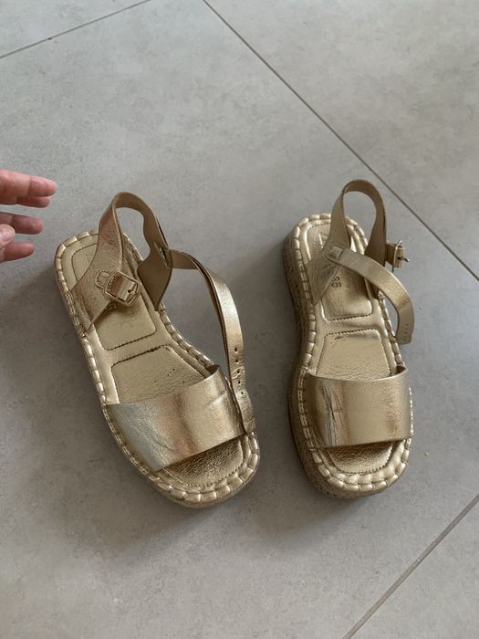 Босоножки на девочку