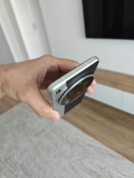 Xiaomi 15 ultra silver chrome