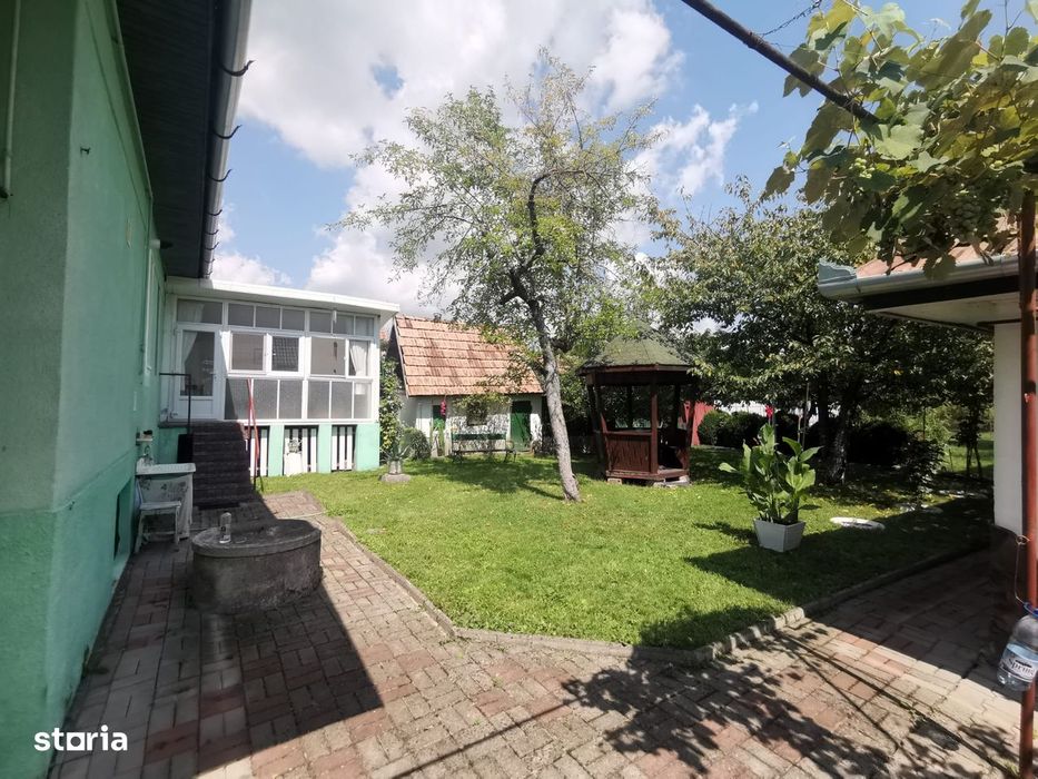 Casa Miercurea Nirajului cu teren, garaj si livada