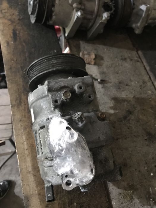 Компресор климатик фолксваген 1.4 метан 1K0 820 859S vw 1.4 cng