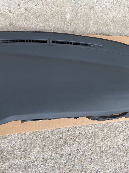 Plansa bord toyota auris