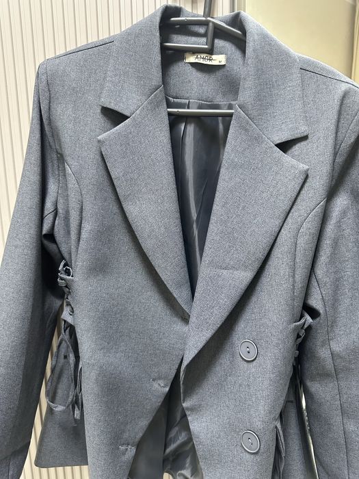 Жакеты костюмы 42-44 размера