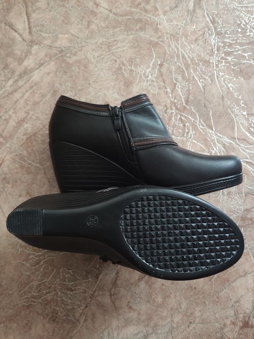 Продам демисезонные туфли