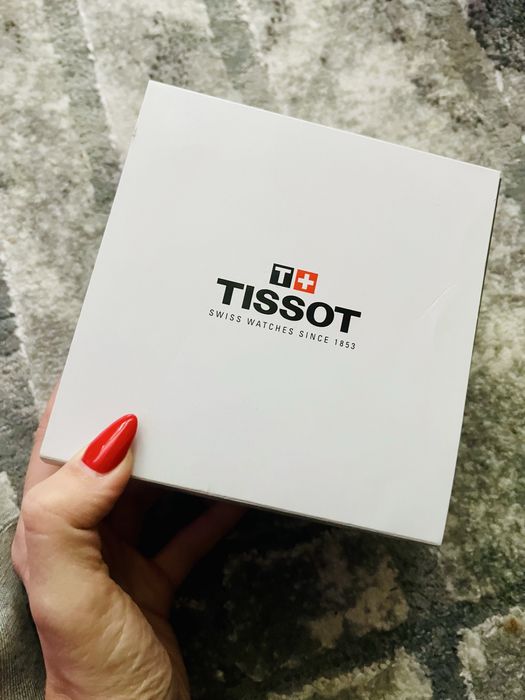 Дамски часовник Tissot Bellissima T1260 двуцветна стоманена верижка