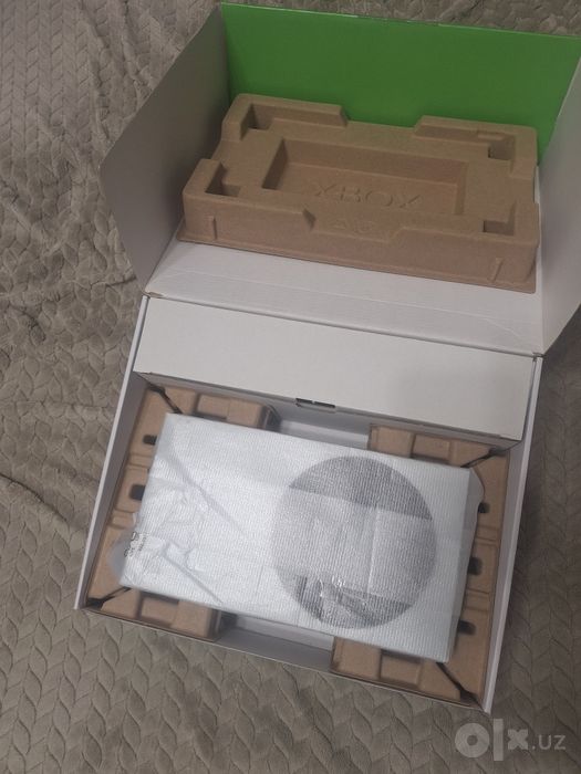 Xbox Series S 512Gb 2 джойстика