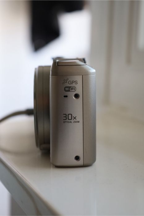 Sony Cyber-shot DSC-HX50V – 20.4MP | 30x Zoom | Wi-Fi | GPS | Full HD