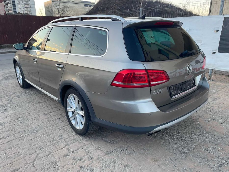 VOLKSWAGEN Passat Alltrack 2013 — imagine 4