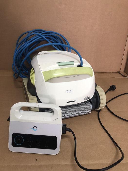 Roboti aspirator curatare intretinere piscina Dolphin S200 S300 M400