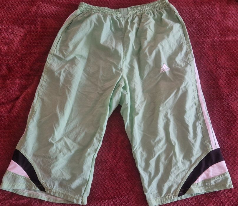 Pantaloni trei sferturi