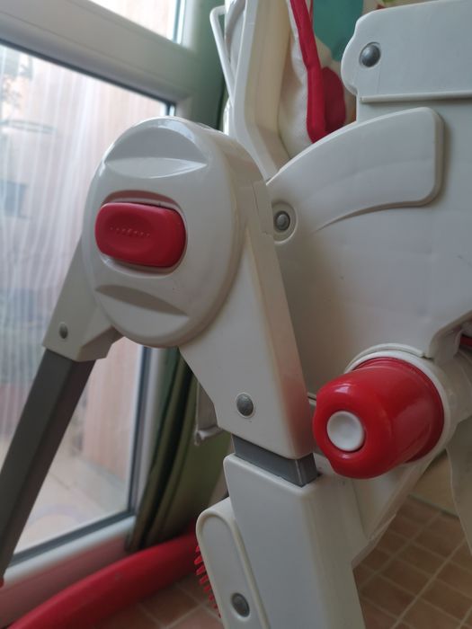 Детско столче за хранене. С мекичка седалка. Възможност за закопчаване