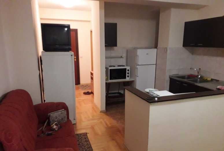 Дава се под наем Тристаен апартамент в Бургас, Изгрев - 85 кв.м за 270.3 € - Снимка #1