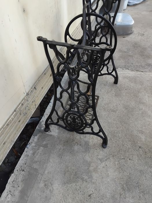 Крака от шевна машина сингер