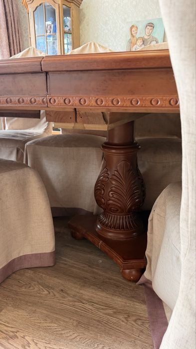 Деревянный стол и стулья 12