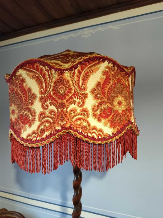 Луксозен винтидж комплект мебели – 2 кресла, масичка и лампион