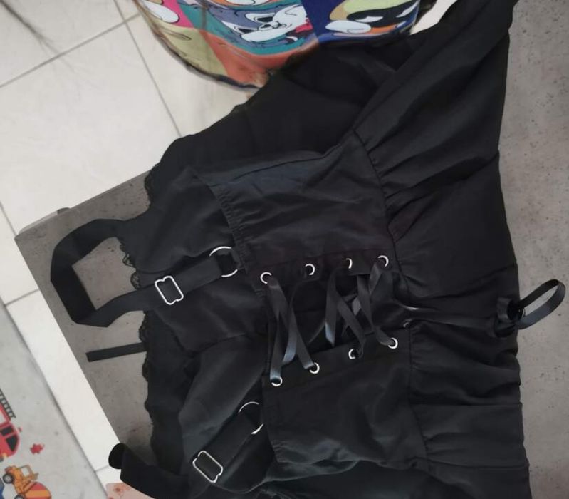 Vand rochie neagra, ajustabila la spate