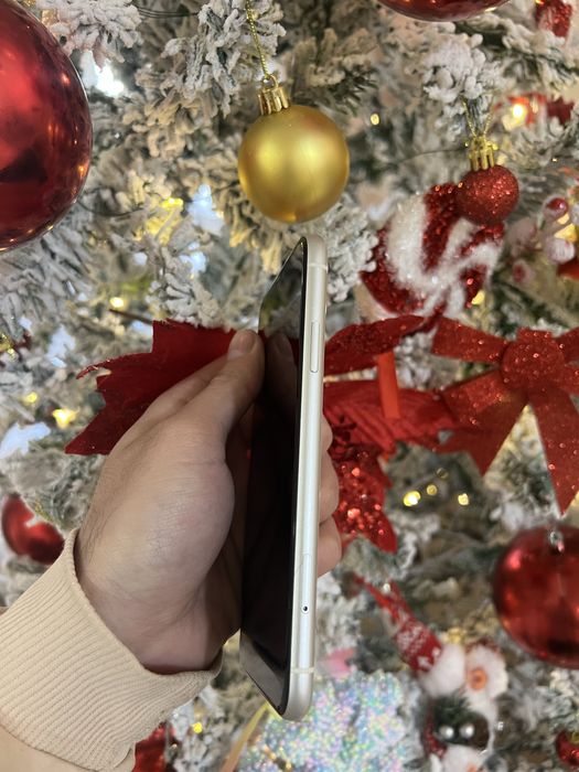 Продам IPhone 11 128 не вскрытый