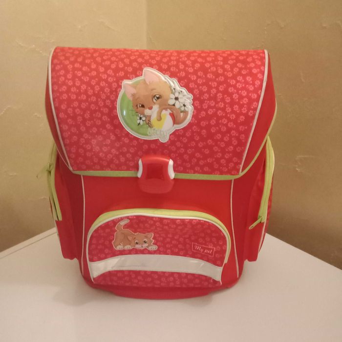 Продам рюкзак для девочки для начальной школы