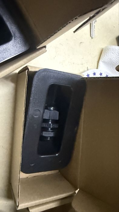 Treceri cablu perete/rulota negre