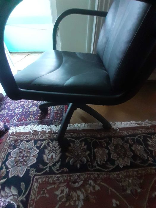 Scaun de birou negru