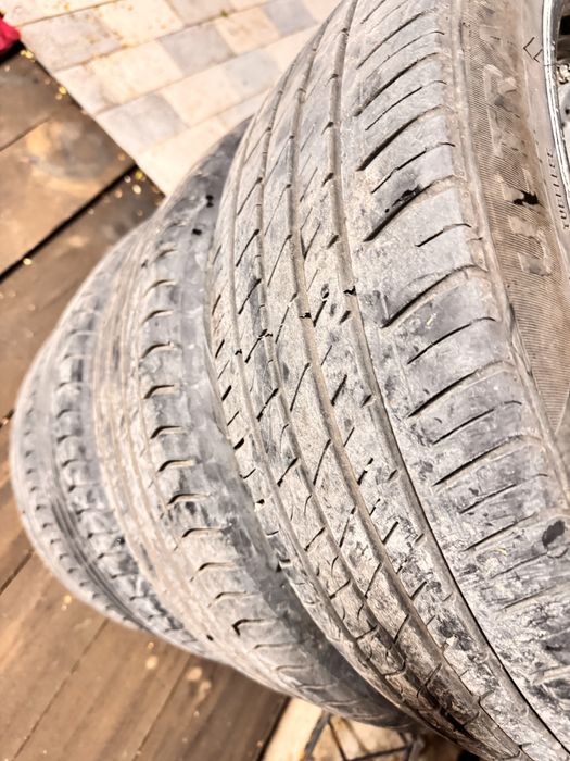 Срочно Продам летние шины 245/40/20