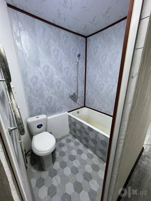 1 комнатная (31кв.м.) только после ремонта, еще никто ее жил