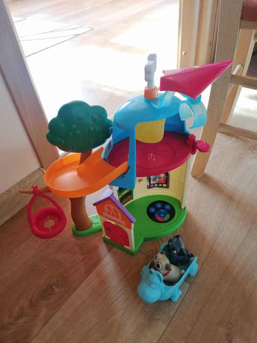 Casă jucărie prietenii cățeluși și playmobil