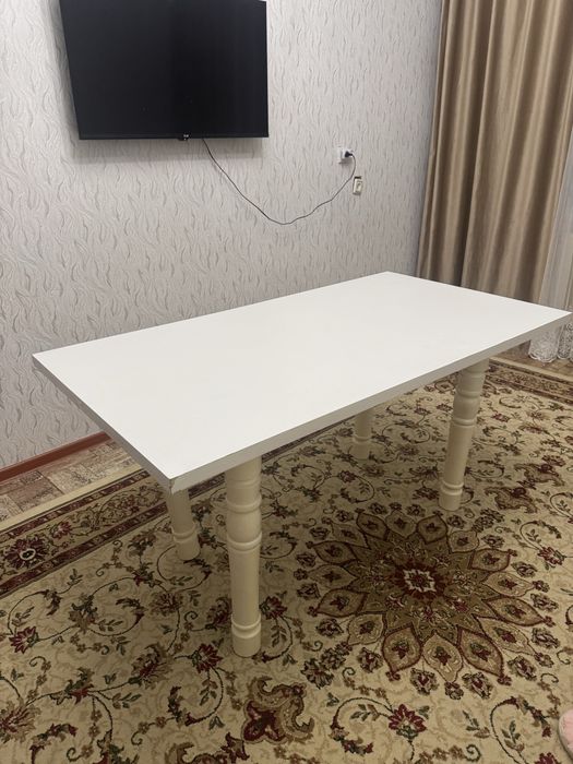 Продается стол, в нормальном состояний, можно и для гостиней для кухне