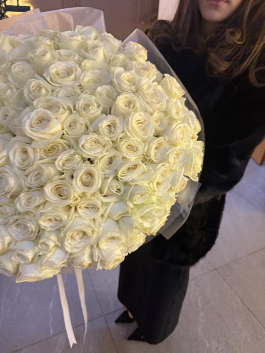 Букет 115 белые розы Туркестан