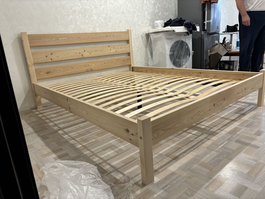 Кровать деревянная из лиственницы