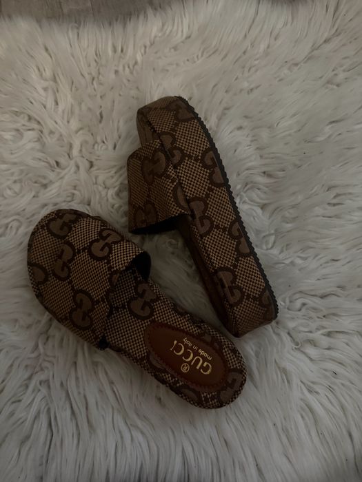 Дамски чехли от страхотна цветова комбинация