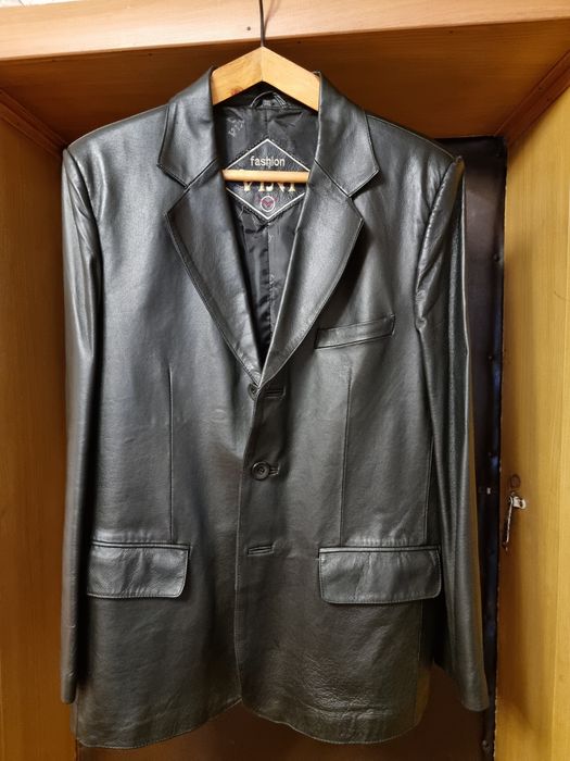 Кожаный пиджак продам.