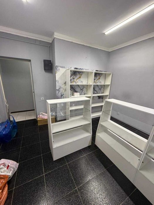 Продам витринные полки для магазина