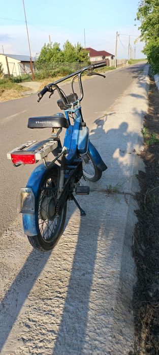 Vînd moped Piaggio bravo  prețu este negociabil