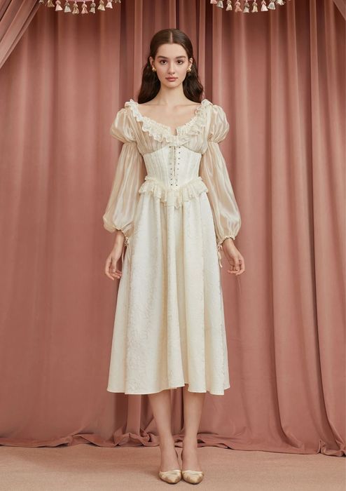 Новое Корсетное платье с рюшами