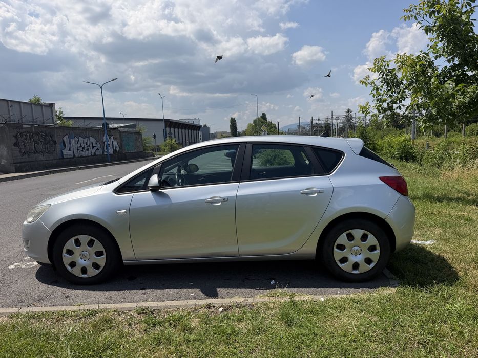 Opel Astra J motorina 1,7, manuala