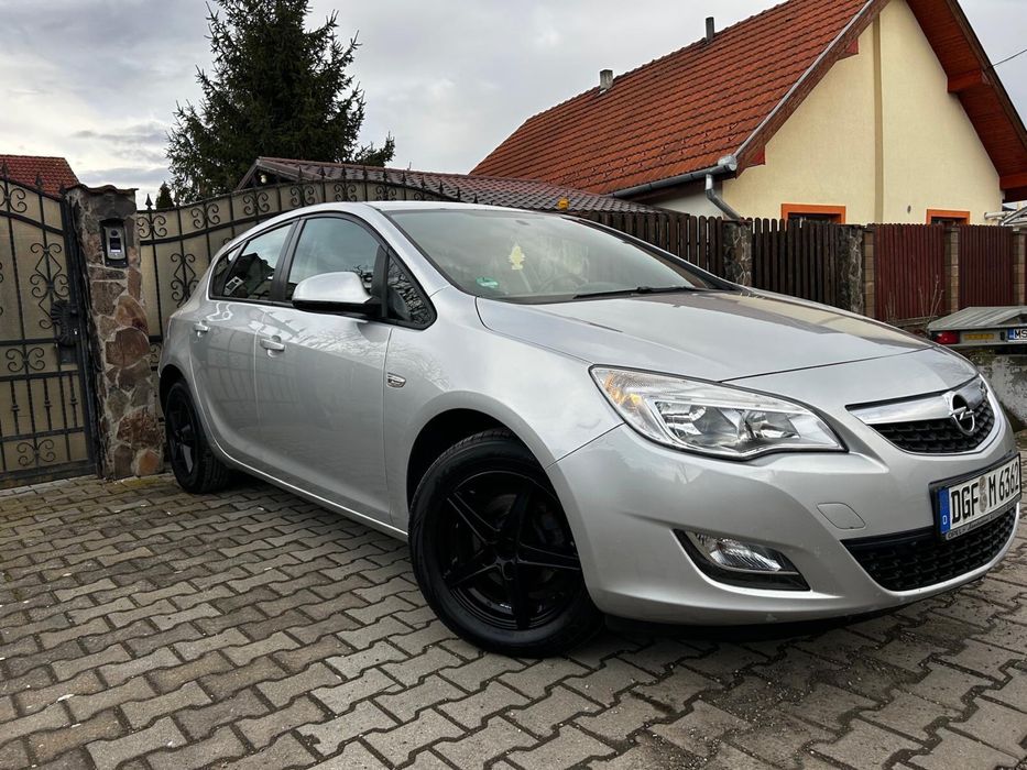 Opel Astra J   1.4 benzina