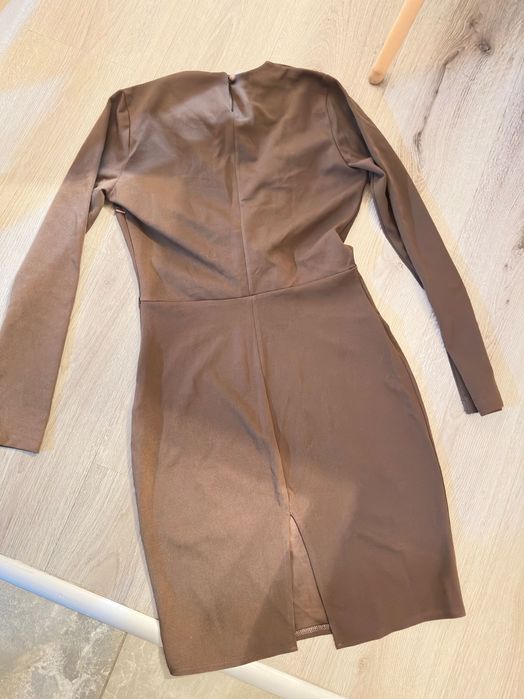 Дамска рокля с дълъг ръкав