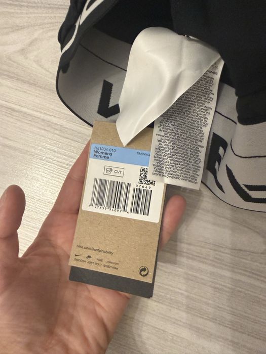 Дамски къси панталони Nike с клин