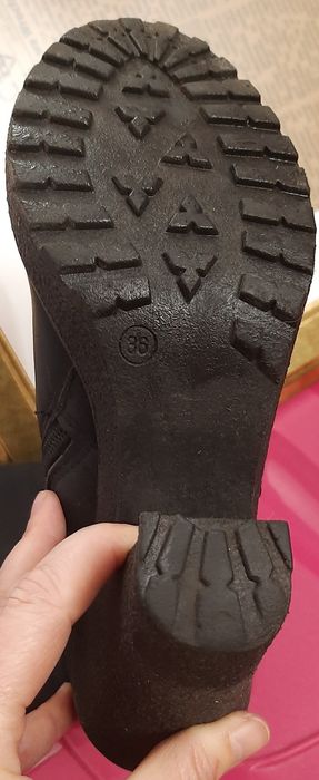 Дамски официални обувки, сандалети и ботуши 36 и 37 номер от естествен