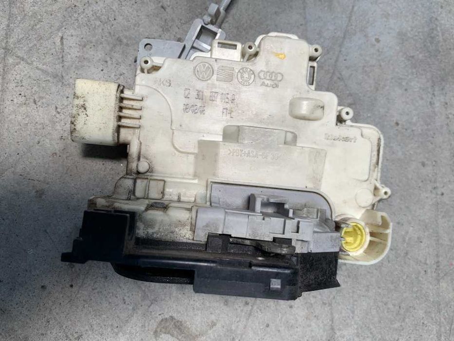 Broasca usa stanga fata Vw - Audi cod 3C1837015A