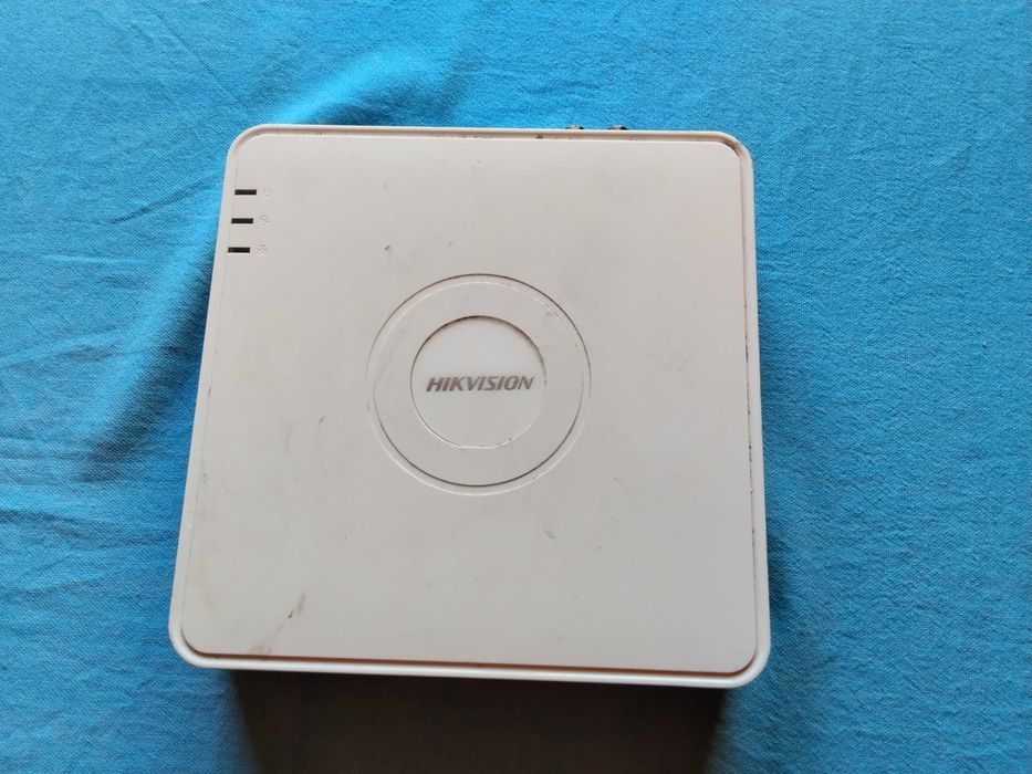 оригинален HD видеорекордер за 4бр камери hikvision за части