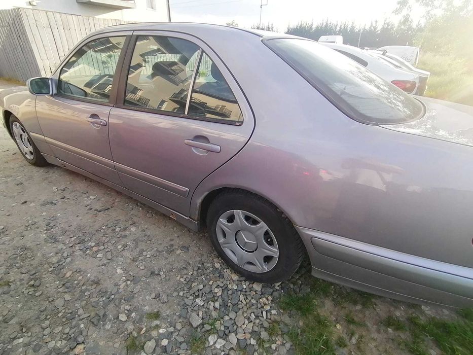 Vând Mercedes E 200cdi
