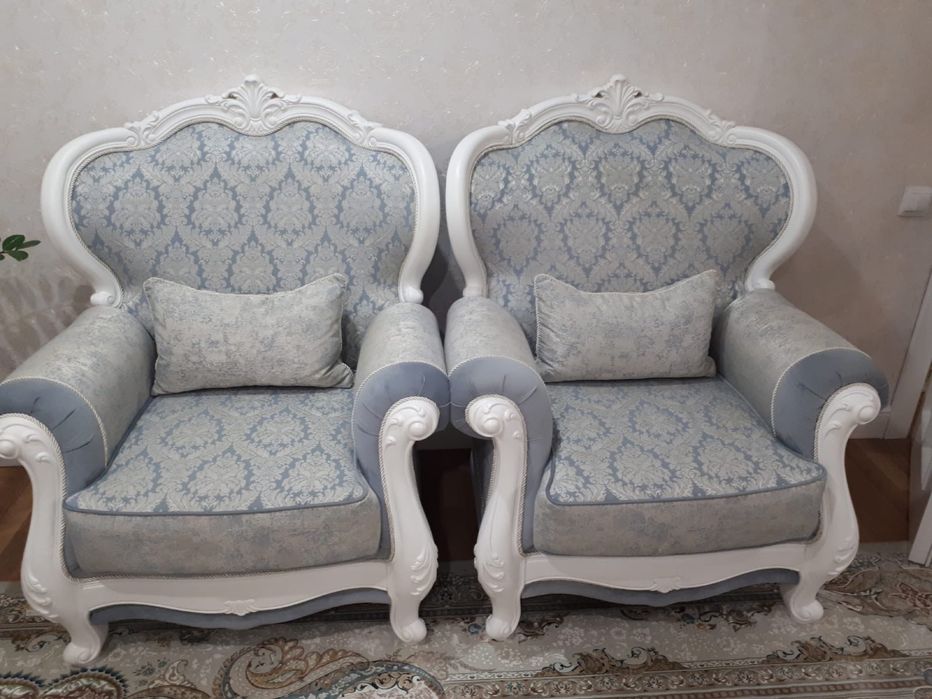 Диван небесно голубой